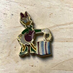 Disney Daisy Duck - Christmas Present with Necklace - Slider Pin From 2002